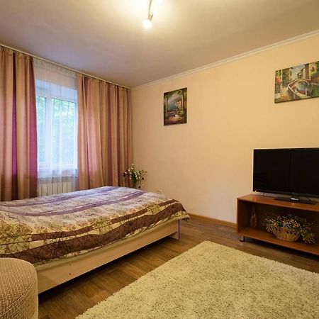 Apartment Nadezhda At Zheltoskan 77/79 Алматы Экстерьер фото