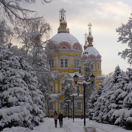 Apartment Nadezhda At Zheltoskan 77/79 Алматы Экстерьер фото