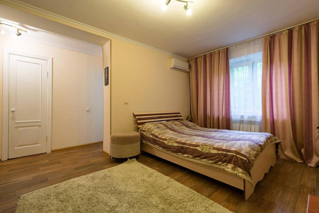 Apartment Nadezhda At Zheltoskan 77/79 Алматы Экстерьер фото